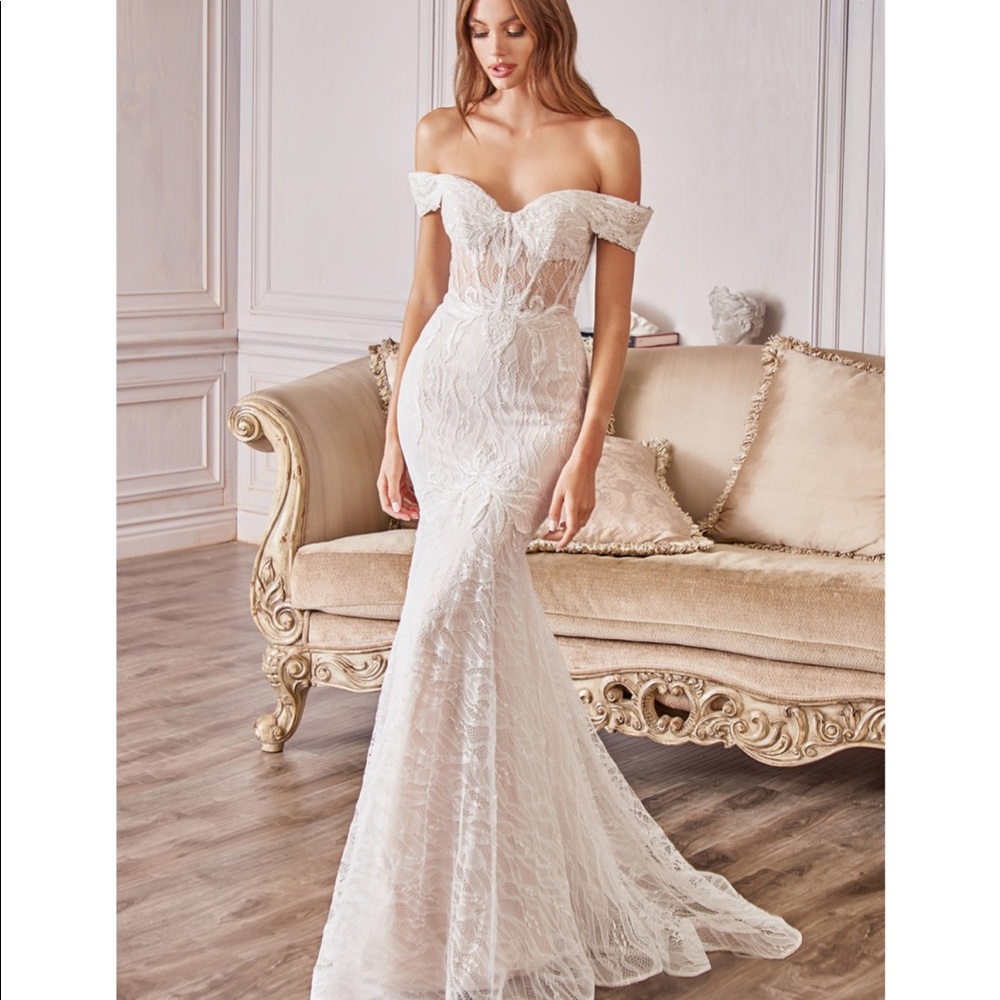 Jolie Lace Bridal Gown